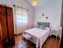 Tranquilo chalet en Conil con piscina situado muy cerca de Urbanización Roche. Barbacoa, porche, merendero. Cerca de la playa de la Torre de El Puerco y La Barrosa. Ideal familias. alquiler en Conil para 7 personas
