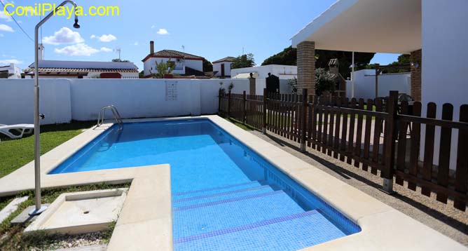 piscina privada con escalones