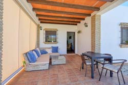 Chalet con piscina privada muy cerca de las calas de Conil. Barbacoa, porche.
capacidad para 4 personas