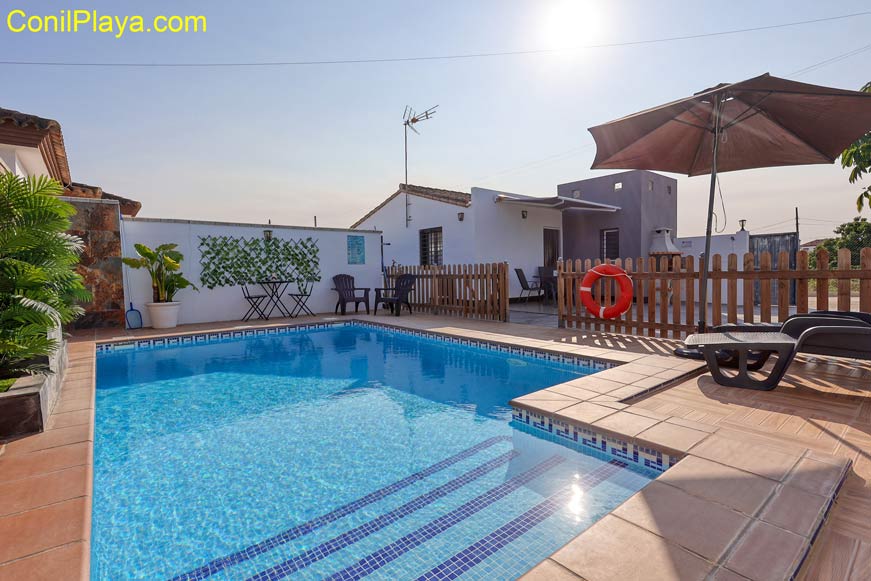 chalet en Conil con piscina