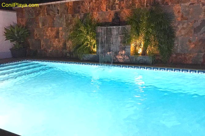 piscina noche