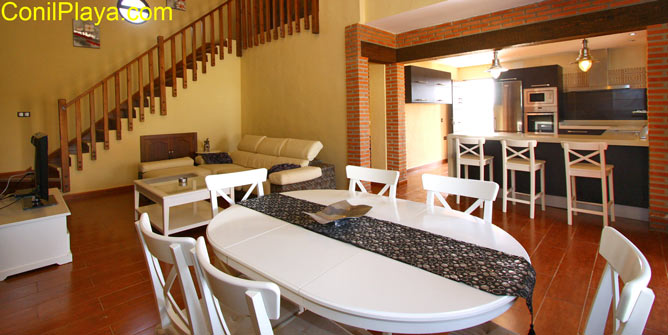 saloón cocina y comedor