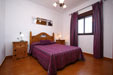 Chalet con piscina privada situado en zona tranquila y bien comunicada de Conil. Ideal para descansar cerca de las playas de Conil y Chiclana. Amplia parcela.
3 dormitorios y capacidad para 6 personas.