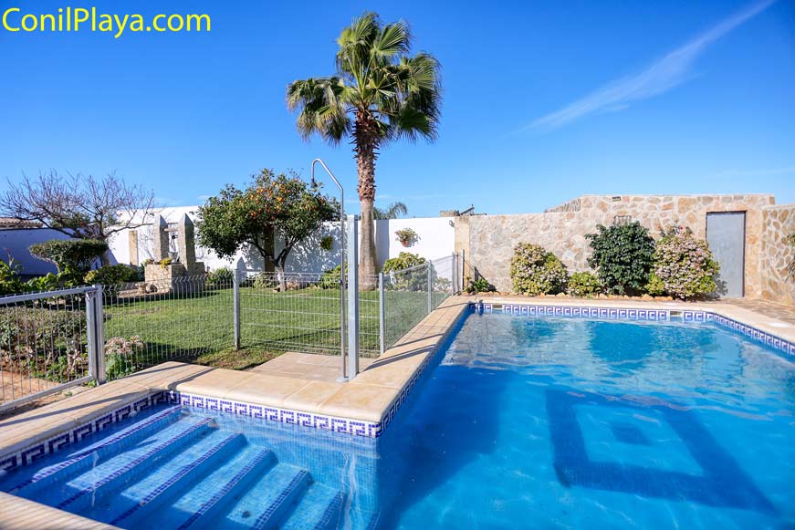 Chalet con piscina a pocos minutos de Conil.