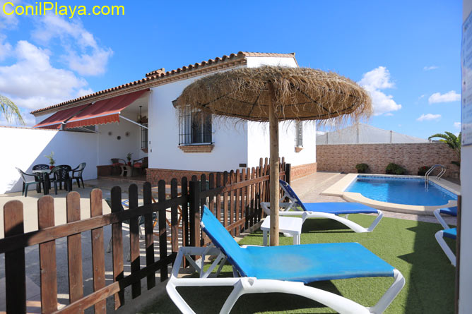 chalet en conil con piscina