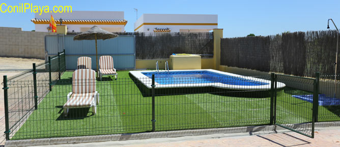 piscina del chalet en Conil