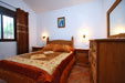 Chalet situado en una zona muy tranquila y proxima a las calas de Conil y Fuente del Gallo
2 dormitorios y capacidad para 4 personas.