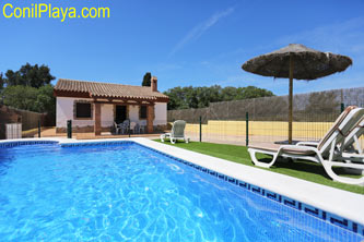 Chalet en Conil con piscina privada en alquiler