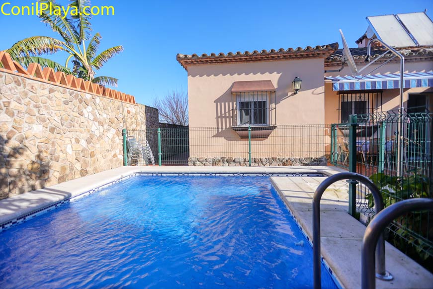 chalet en Conil con piscina