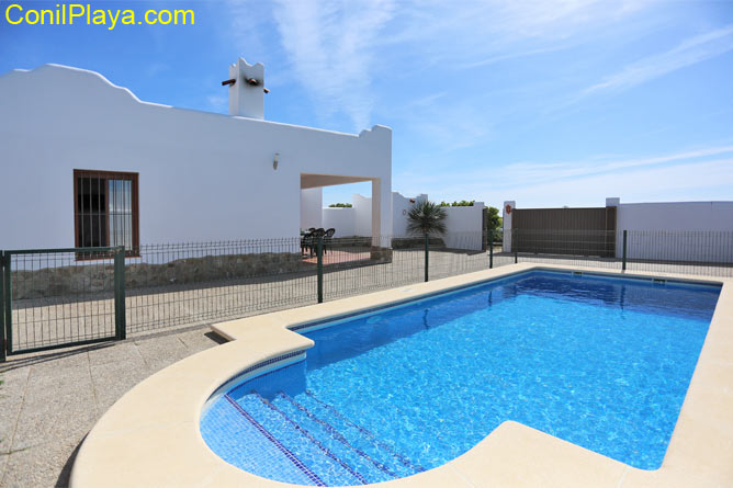 chalet en conil con piscina