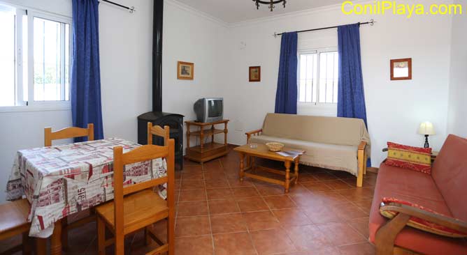 interior del chalet, salón, cocina y comedor