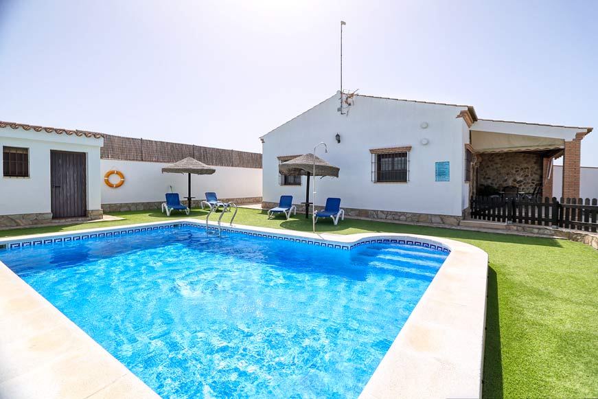 chalet en Conil con piscina