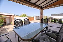 Alquiler de Chalet en Conil para 4 personas (max 7) Con piscina.