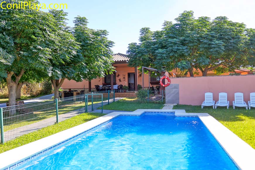 chalet en Conil con piscina privada