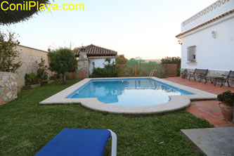 Chalet en alquiler en Conil con piscina.