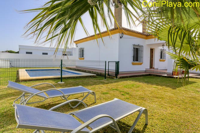 chalet conil piscina