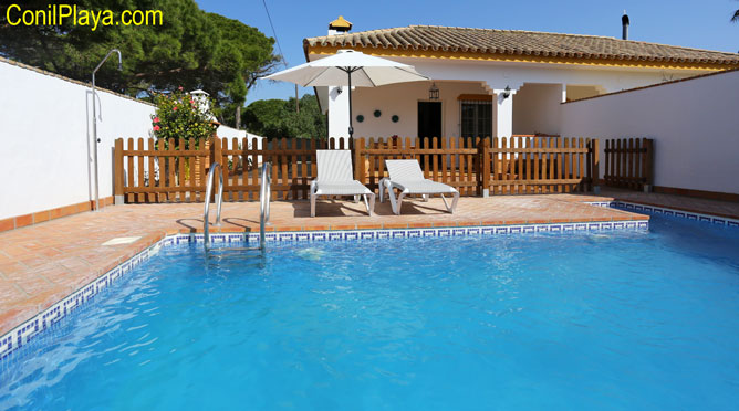 Chalet en Conil con piscina