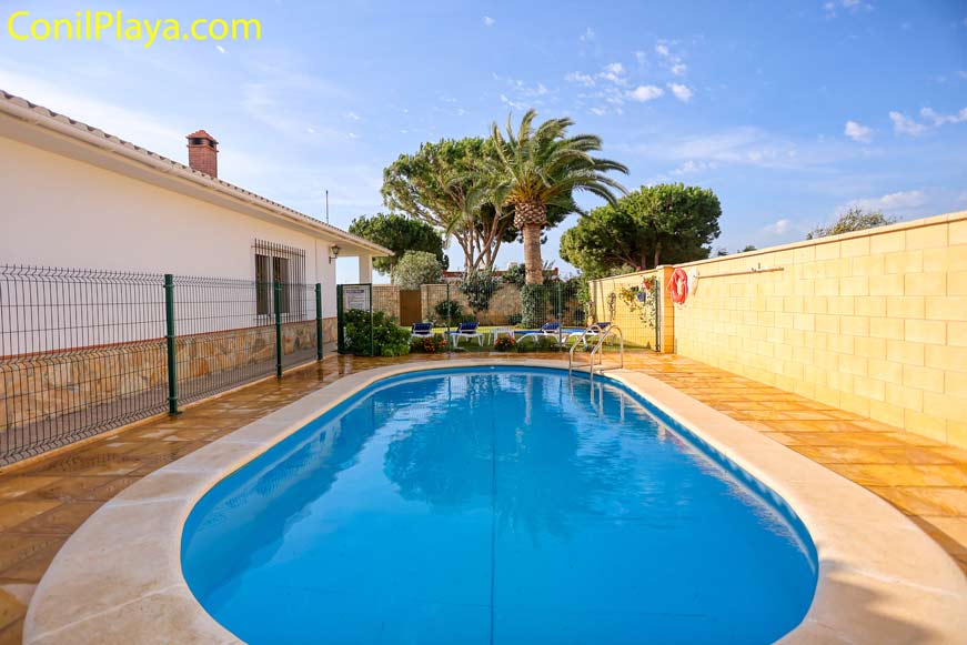 Chalet en alquiler en Conil con piscina