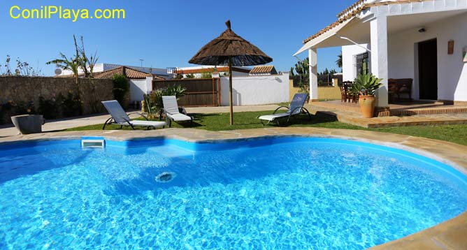 Chalet con piscina en Conil