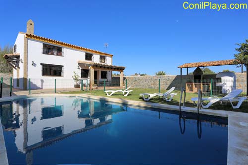 chalet en Conil con piscina privada