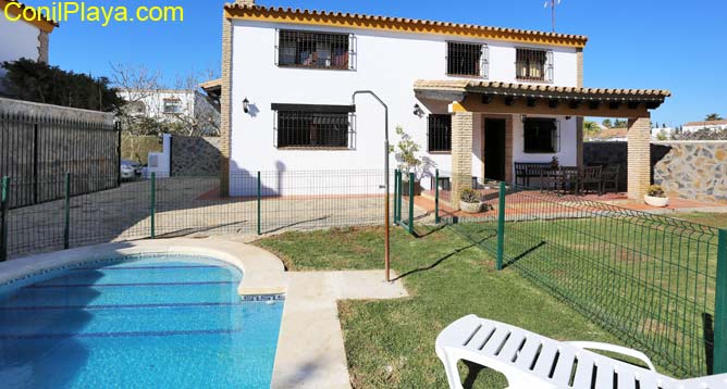 piscina y chalet