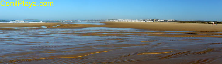 Playa del palmar con Conil al fondo