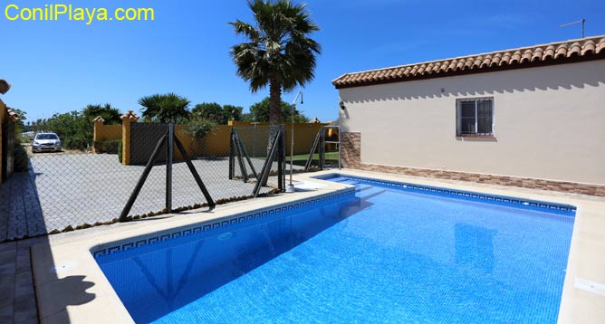 piscina vallada en Conil