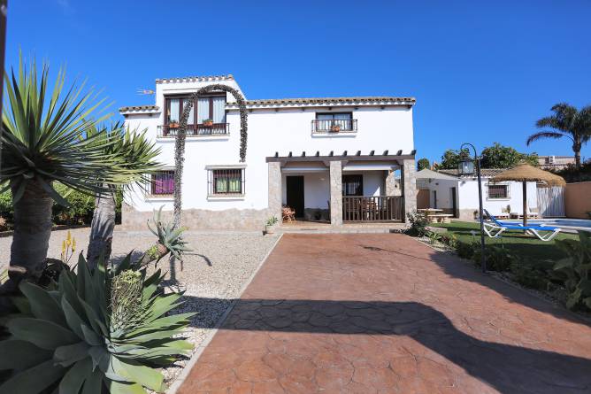 Vista general de la casa rustica en alquiler en Conil