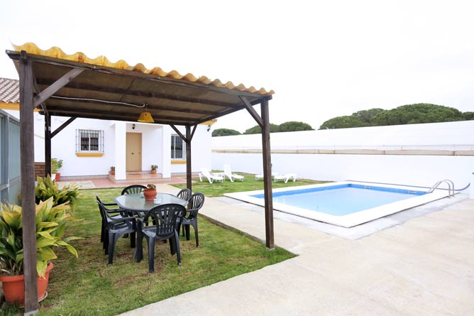 chalet en Conil con piscina privada