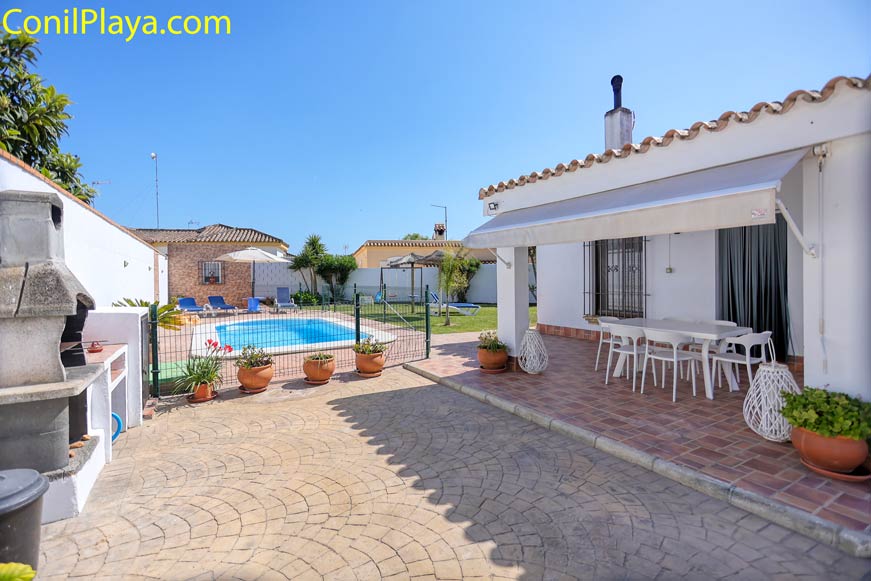 chalet en Conil con piscina privada