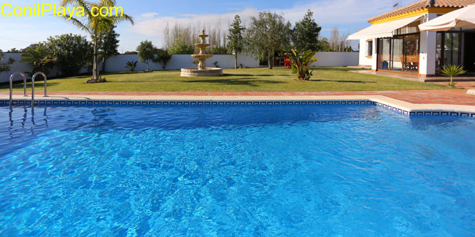 piscina y el chalet