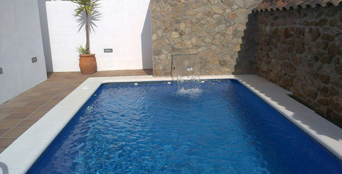 piscina del chalet en Conil