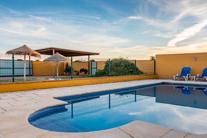 piscina y jardin