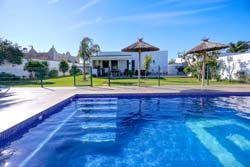 Alquiler de Chalet en Conil para 6 personas (max 7) Con piscina. Con aire acondicionado.