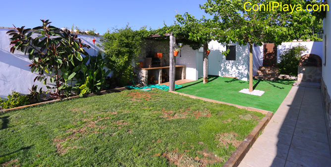 jardín con césped