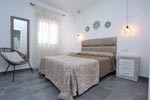 Tranquilo chalet con piscina privada situado a pocos minutos de la playa andando. Jardín, parcamiento privado, porche.
2 dormitorios para 4 personas