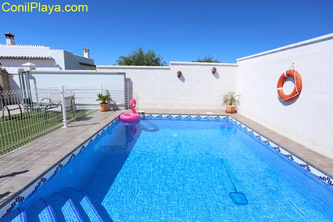 piscina privada escalones