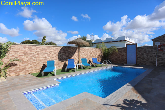 piscina con escalones