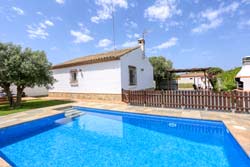 Alquiler de Chalet en Conil para 4 personas (max 5) Con piscina.