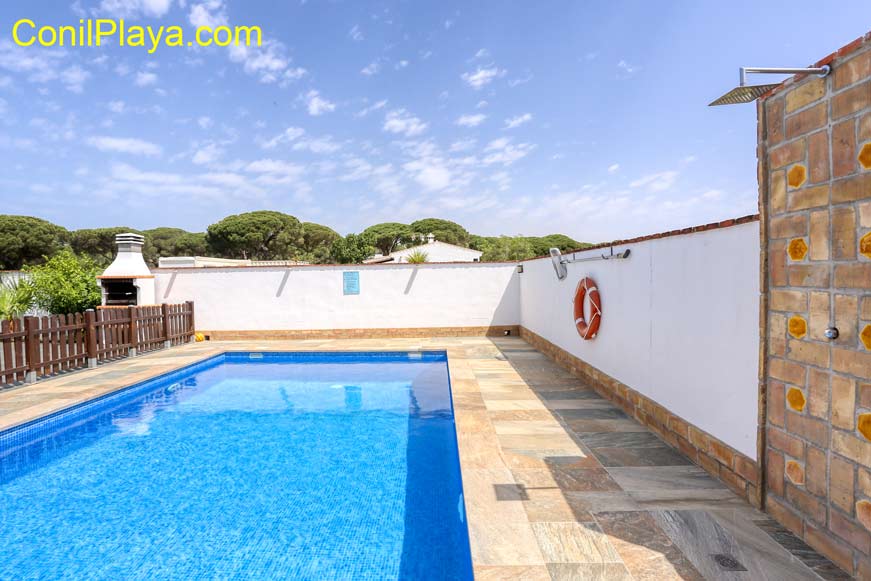 chalet en Conil con piscina