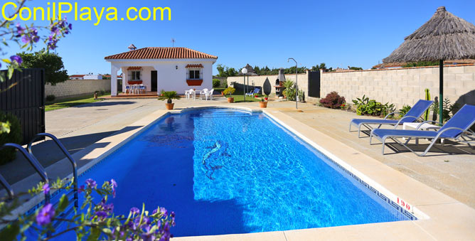 Bonito chalet en Conil cerca de la playa del Puntalejo.