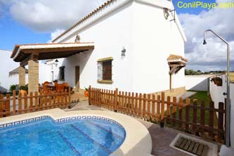 Chalet en alquiler en Conil con piscina, en la dehesa de la Villa.