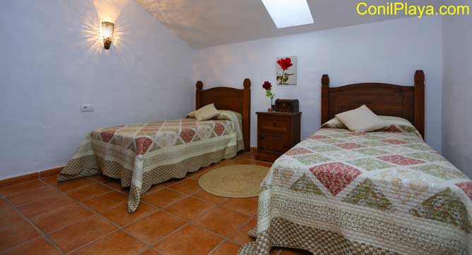 dormitorio con 2 camas