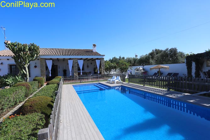 Vista frontal del casa en Conil.