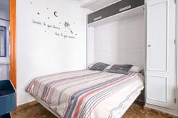 1 dormitorios,2 personas. Estupendo estudio de calidad muy cerca de la playa y de la zona turística andando. Con aire acondicionado, es ideal para parejas. 