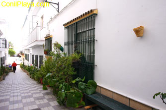 La calle cañaveral es muy tranquila. Al final está el Carril de la Fuente.