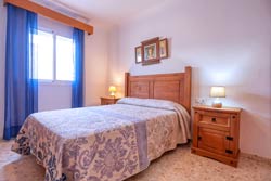 Tambien disponemos de un apartamento de un dormitorio para 2 personas. Se encuentra en zona sin problemas de aparcamiento y en calle con poco transito de coches. Disponen de aire acondicionado en los dos dormitorios.
Estudio en alquiler por particulares