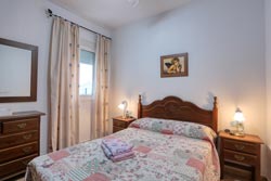 Estudio situado en zona tranquila y a pocos minutos andando del Mercadona y Eroski. Ideal para parejas. Dispone de azotea.
Estudio en zona tranquila para 2 personas