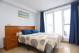 Estupendo apartamento/estudio con aire acondicionado situado en zona muy céntrica y cerca de todo andando, en La Bodega. El dormitorio consta de 1 cama de matrimonio y de un sofá cama. La cocina está completamente equipada.
alquiler de vacaciones en Conil para 2 + 2 personas