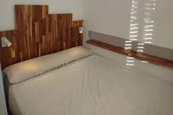 Estudio situado en una casa antigua reformada, muy fresco y tranquilo. Cerca de la playa andando.
Capacidad para 2 personas